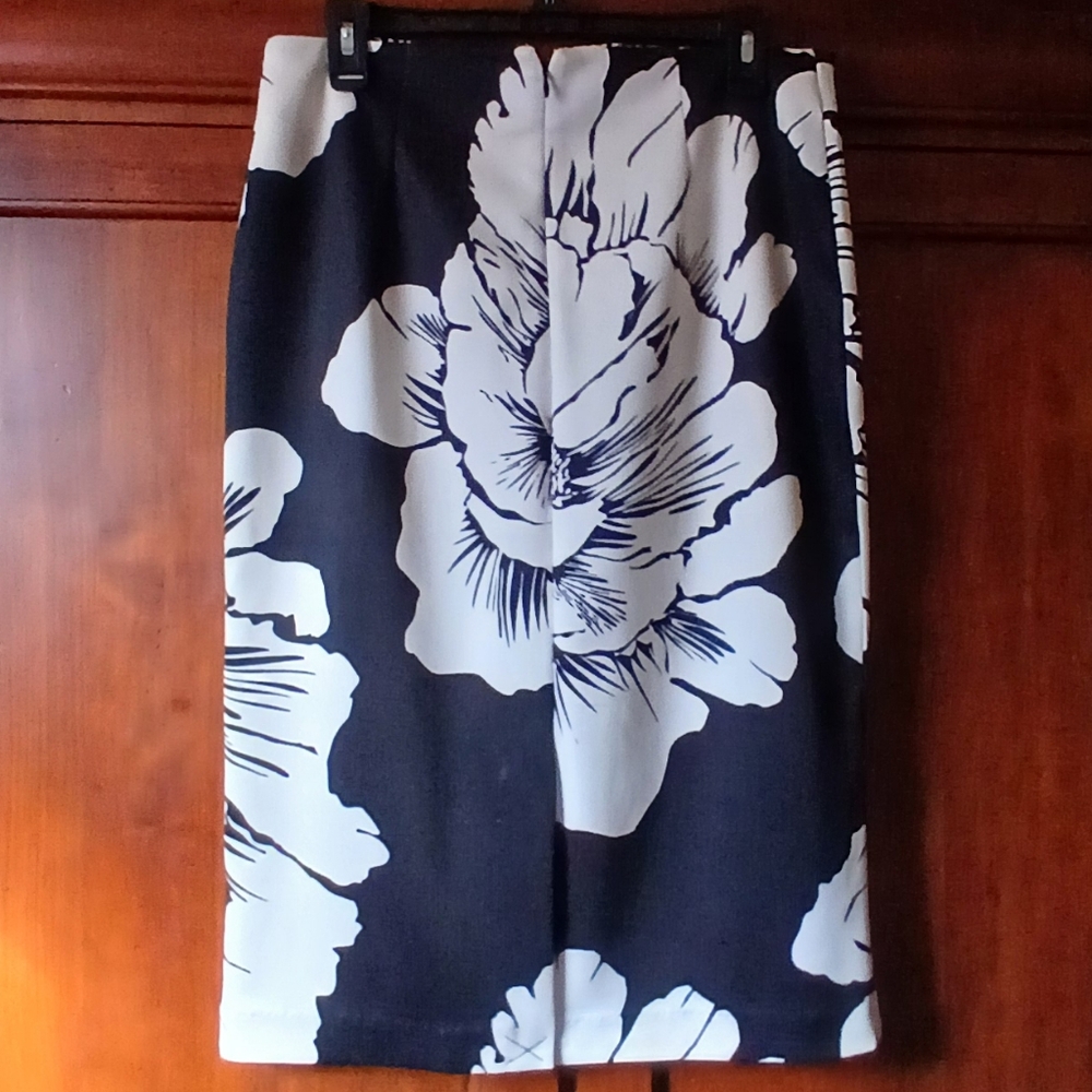 ❤️New York & Company Pencil Skirt❤️ - Picture 3 of 7
